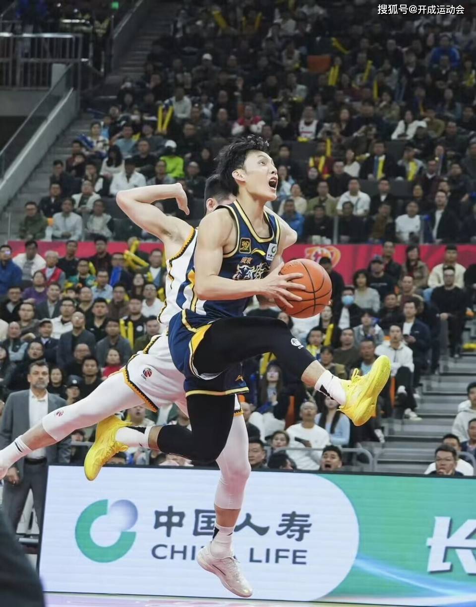 球队运气好，险胜对手取得关键三分