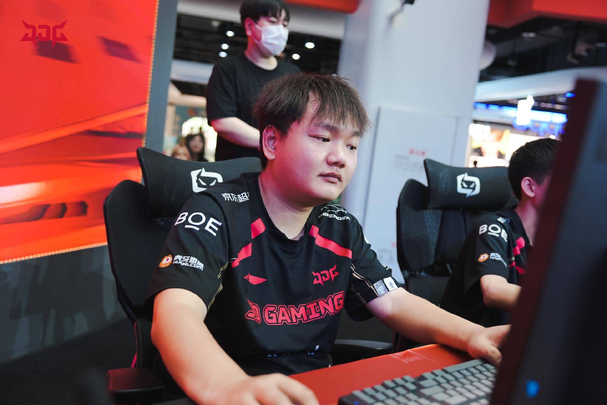 BLG翻盘EDG，Scout单局斩获MVP全球总决赛2:1（成都）
