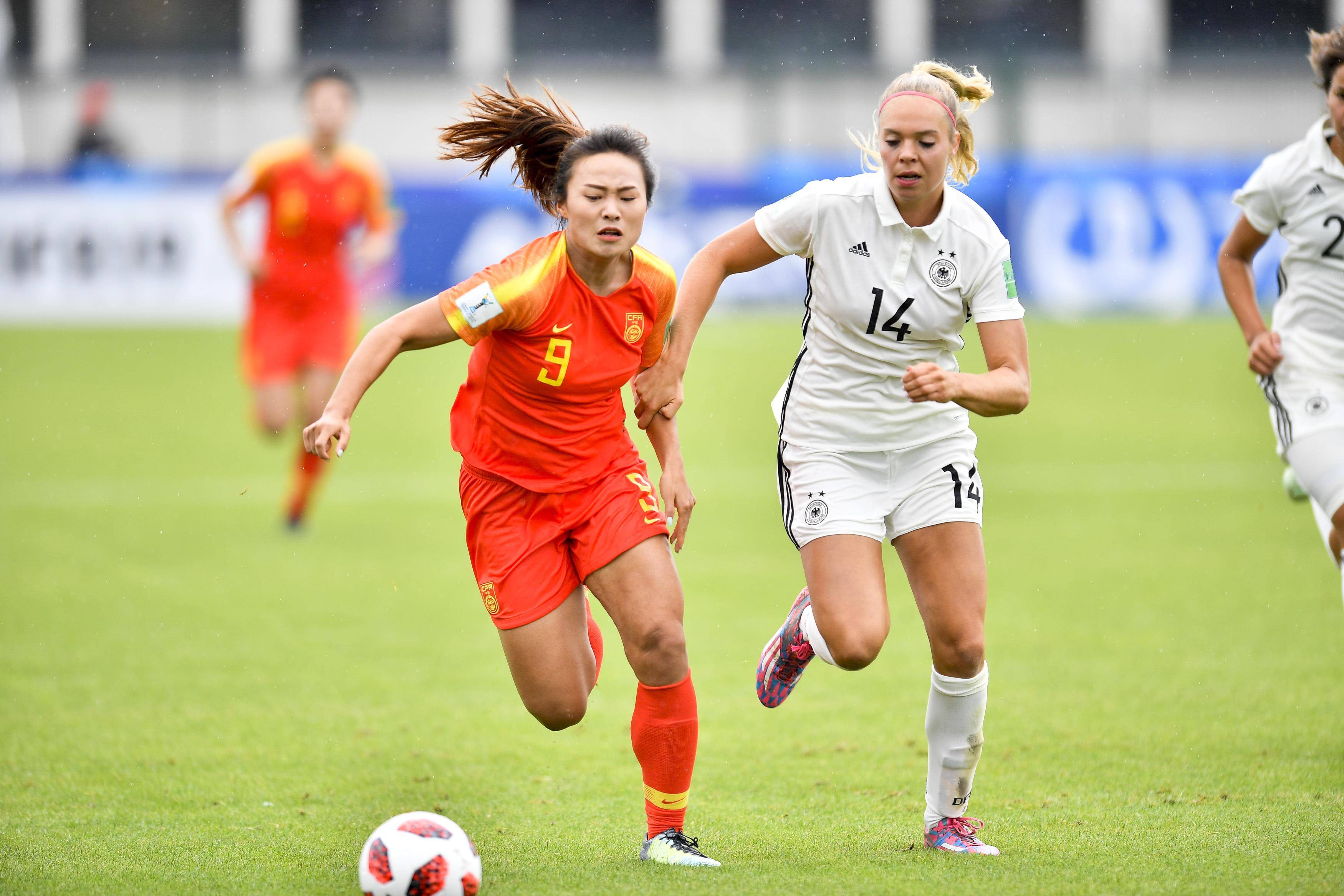 中国女足比赛激烈对决，成功晋级四强