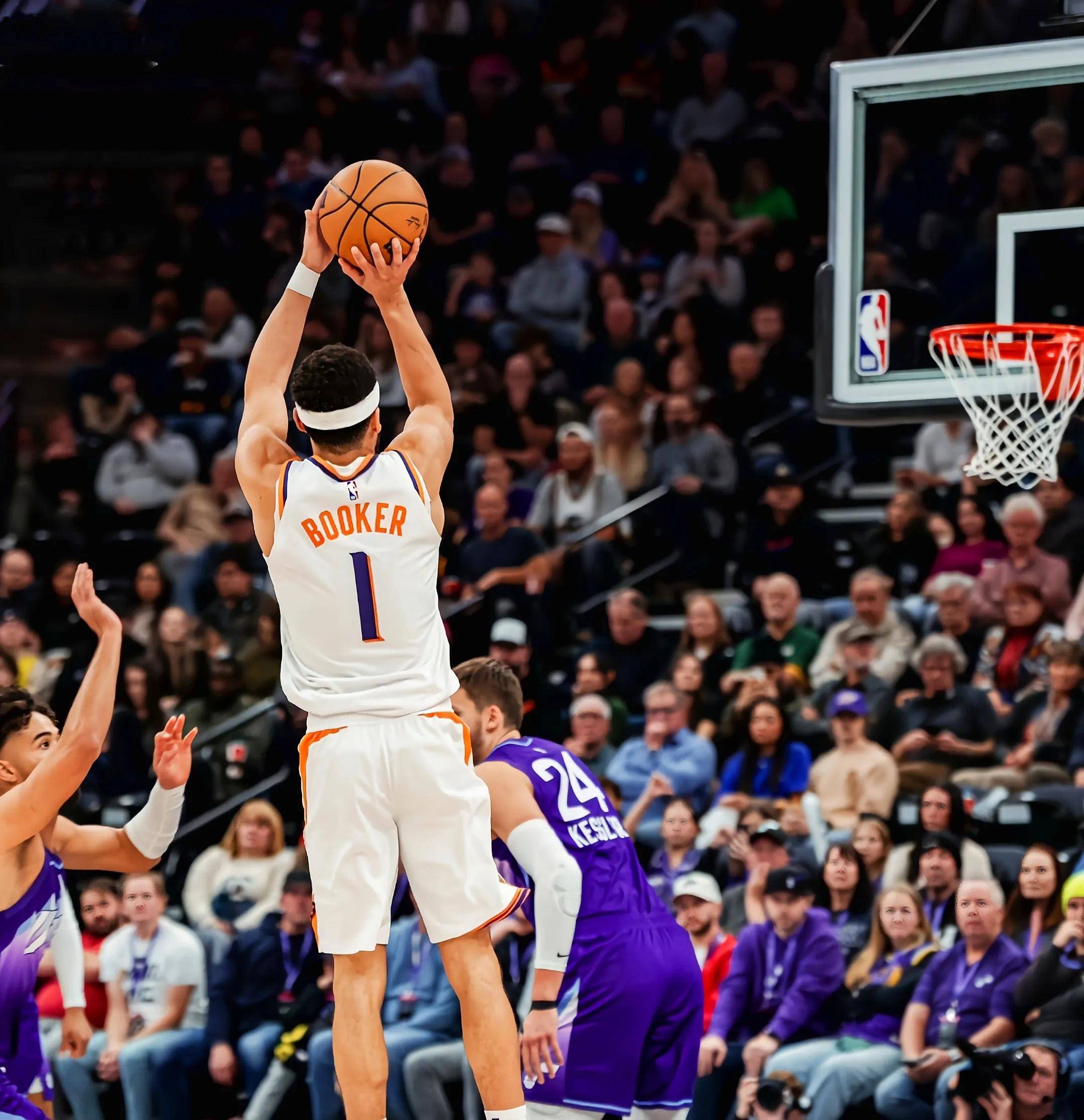 爵士主场击败尼克斯,近四场胜利 爵士主场击败尼克斯,近四场胜利