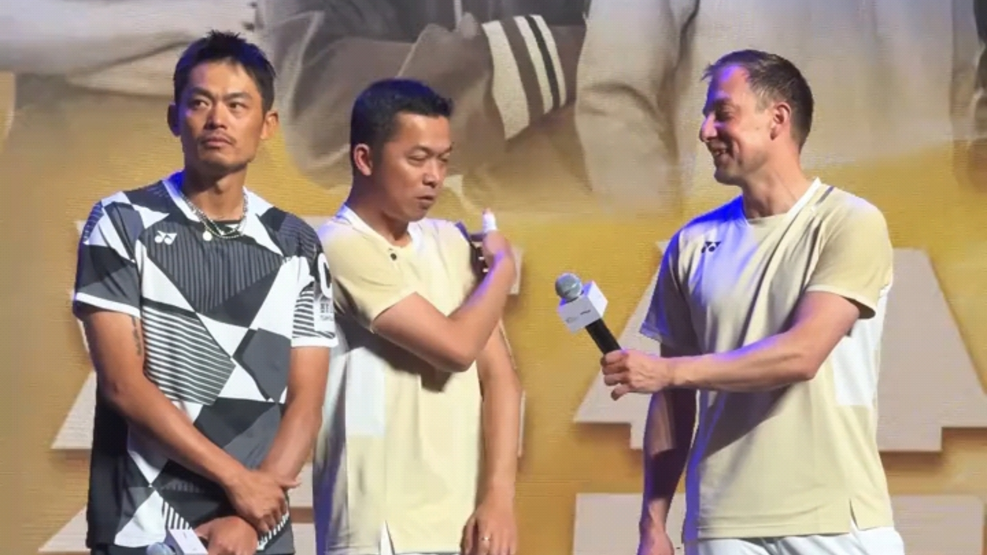 中国羽毛球队力克法国羽毛球队，陶菲克统治全场的简单介绍