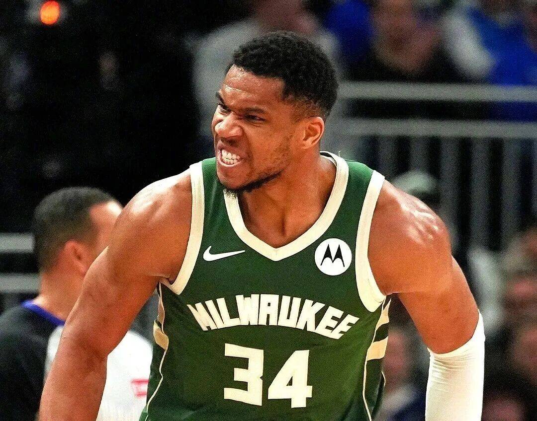 雄鹿连胜结束于火箭，字母哥30+8