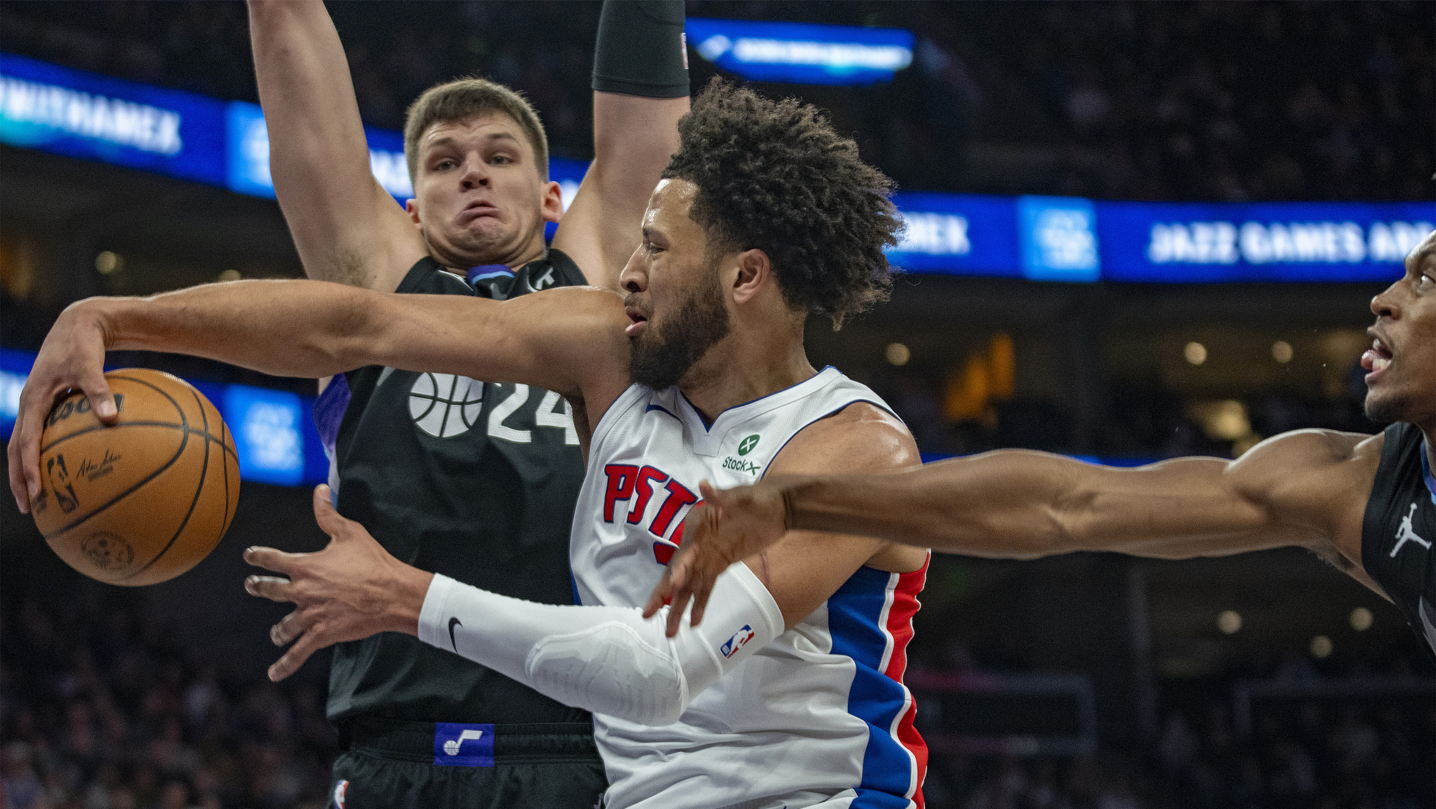 爵士战胜老鹰，赢得四连胜