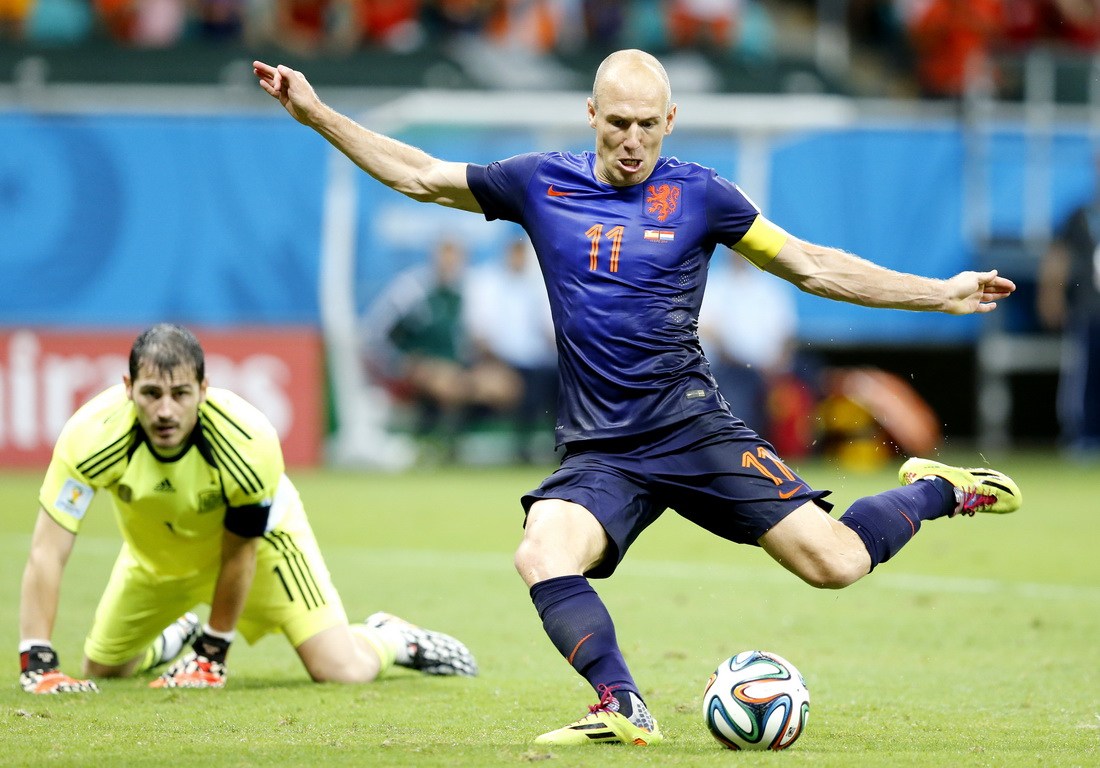 包含罗马逆转墨西哥，罗本统治全场的词条