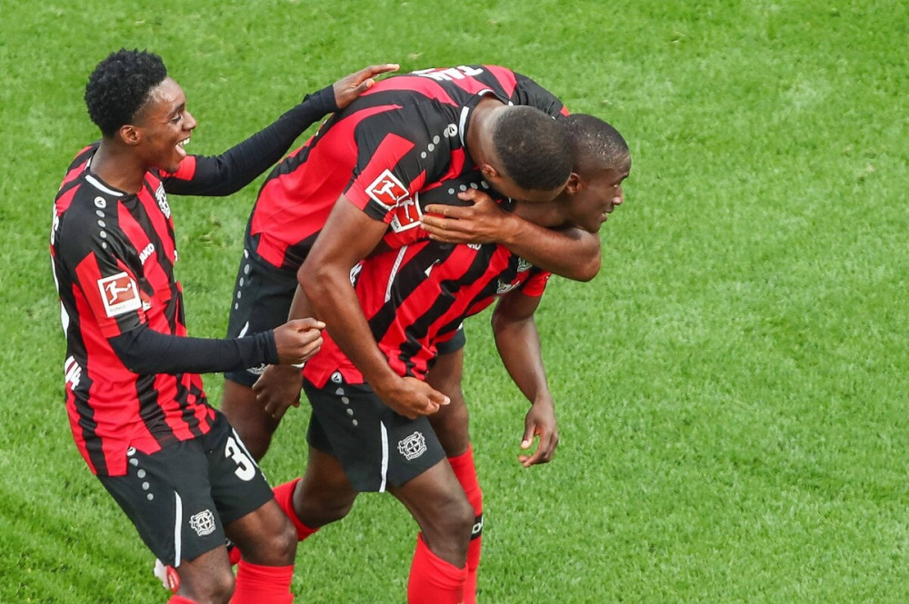 包含焦点大战：竞猜热点上演巅峰碰撞的词条