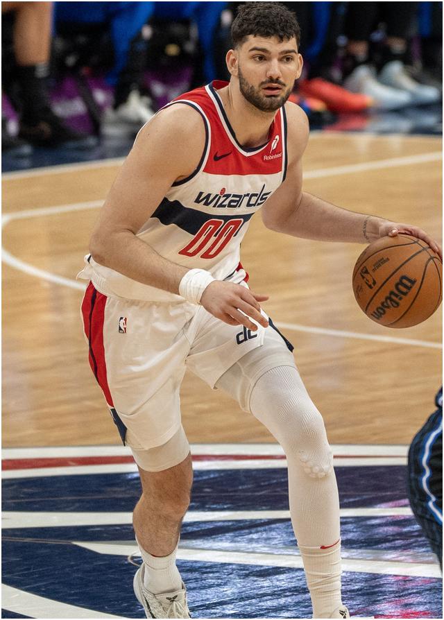 包含篮网横扫凯尔特人，武切维奇状态火热的词条