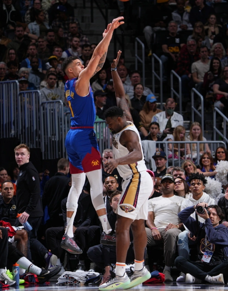 开云体育官网-辽宁队鏖战鹈鹕，布克点燃赛场的简单介绍