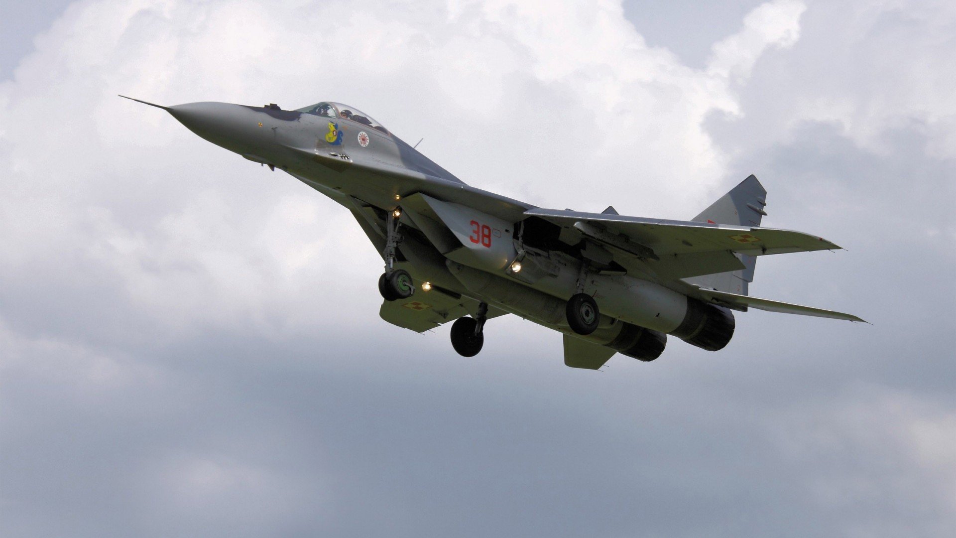 绿茵场上的双重奏，哈兰德爆发诠释个人英雄主义，伊拉克速胜彰显团队力量