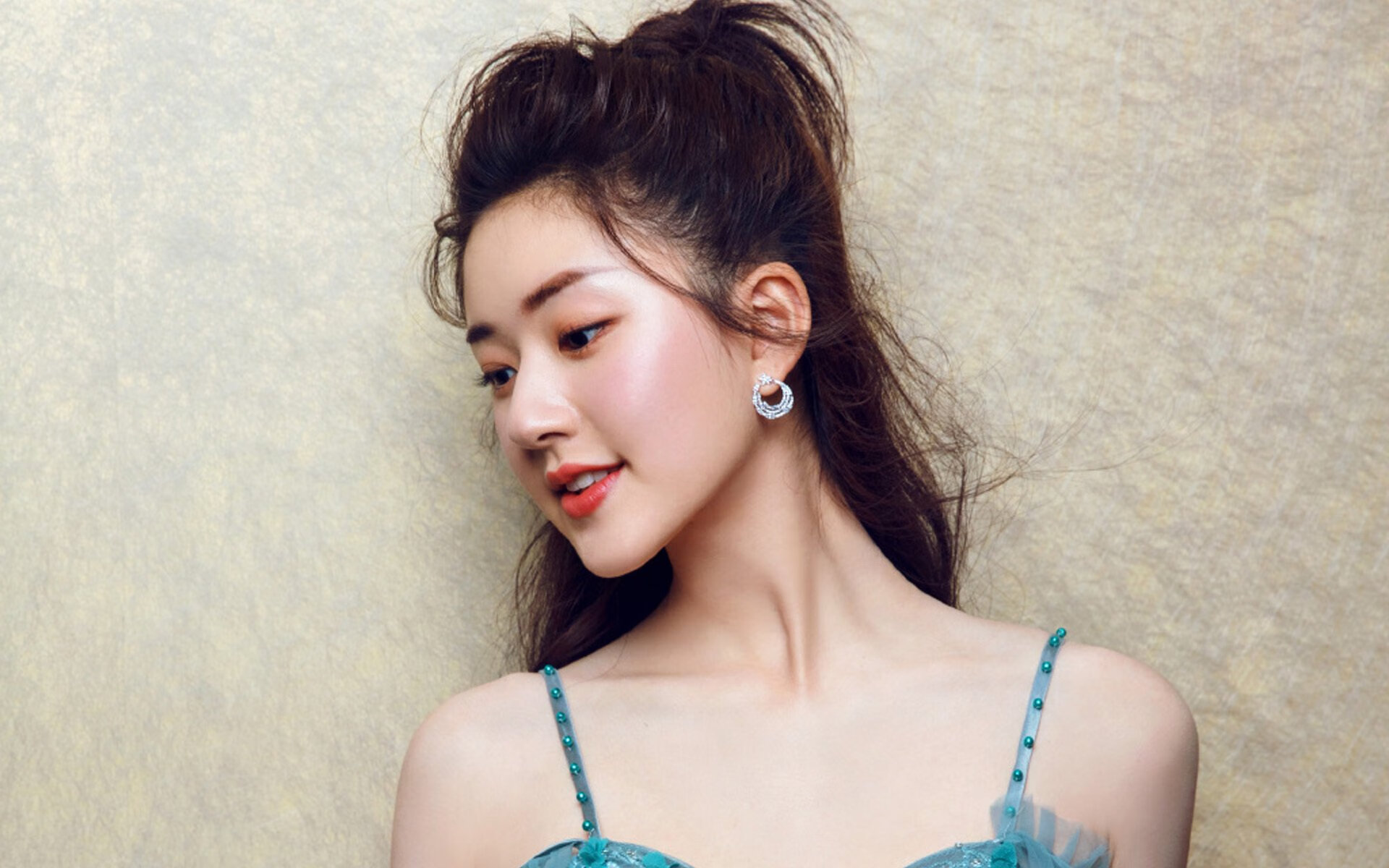 开云平台-稳如磐石与锋芒出鞘，足球场上的两种胜利法则